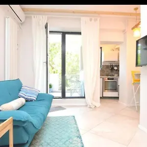 Marina Central Sunshine Studio Bucureşti